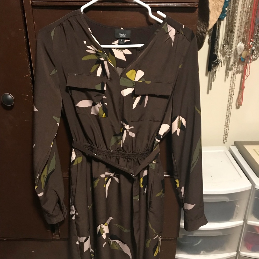 Mossimo Women’s knee length dress with belt